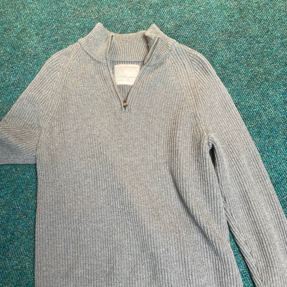 Banana Republic Sweater - Picture 1 of 2